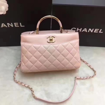 CHANEL FLAP BAG WITH TOP HANDLE確實到手挽的香奶奶特別爆在手柄的中間銜接了五金