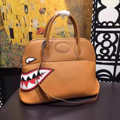重磅Hermès  2016巴黎秋冬秀款的鯊魚bolide bag現貨來了，期待以久的鯊魚保齡球  Size：37*14*27
