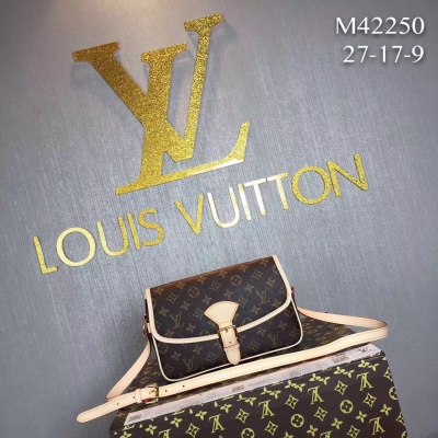 lv m42250 Sologne 流行單馬鞍包 老花 側背 斜背包