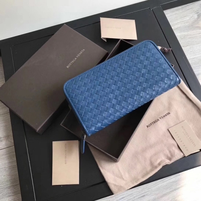 BV BOTTEGA VENETA 114076經典拉鍊款錢包，義大利原廠正品胎牛皮！皮質細膩軟滑 但是很容易留下指甲印！ 19cm