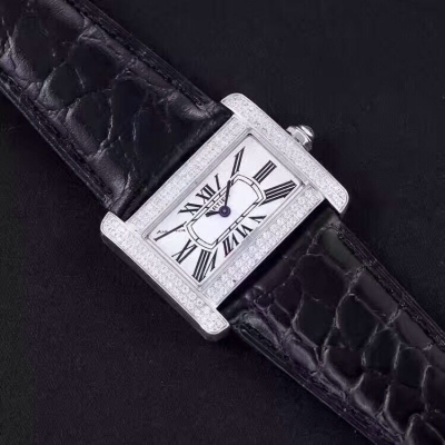 Cartier TANK DIVAN系列腕表 又稱：“貴妃窟” “迷你坦克窟” 你搜完所有微信 是不是都沒有看到過 獨家全網首發 正品開版 Cartier卡地亞 「TANK DIVAN」精美方形石英腕表 尺寸W31mm