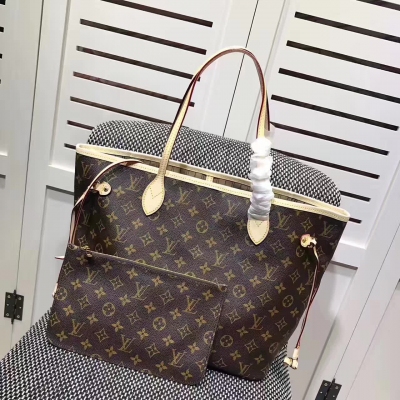 獨家實拍！NEVERFULL 中號手袋 M40995粉 路易威登全新演繹 Neverfull 經典手袋，探索袋內精緻細節。