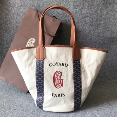 Goyard（戈雅）成立於1853年，已超過150年的歷史，面料以麻，棉及大麻纖維混合織成後再塗上光面的樹膠醛醣 新款Sac BeIharra沙灘包出貨啦 兩個顏色哦 其它的都看細節吧