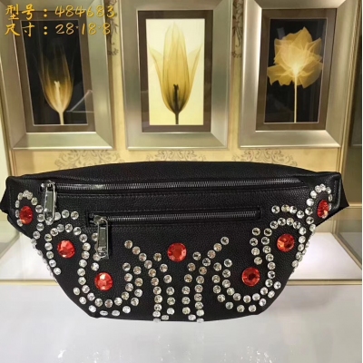 【GUCCI-古奇】十年打造專業GUCCI 市場頂級獨家控貨，專/櫃品質 採用進口牛皮，原廠五金！精緻做工。獨家實物拍照品質如圖可見 。款號：484683。尺寸：28*18*8。