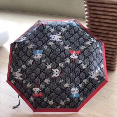 GUCCI 古馳 2019配禮盒 GUCCI(古馳)2019年度最新火爆單品 極品G家自動傘重磅呈現 一直以奢華以對時尚的獨特設計而享有盛譽 超萌的動物圖案奢華突顯品味 大氣而精緻 新塗層技術傘布 帶來令人驚喜的遮光效