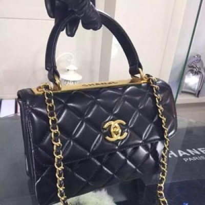 Chanel 原單進口綿羊皮 多隔層！頂尖的製作，完美的手工.上身效果超好看手提肩背斜背都可以，肩帶還可以自由拆卸原廠古銀 古銅金 精緻五金