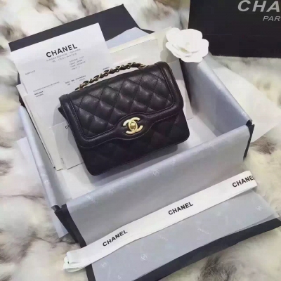 CHANEL 16年春夏CF限量款 全新設計 羊皮質感很好 手感炒雞柔軟 ，寬邊設計很特別，Vintage復古風，顏色超級多，很有氣質，復古精緻又時尚 尺寸：18cm