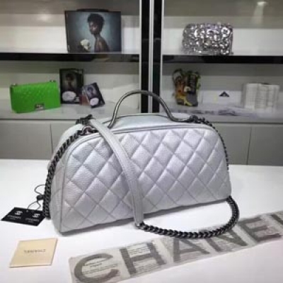 CHANEL  【全網首發】香奈兒 海外原單 16限量版 手提 旅行包 機場系列 喜歡大包的女生 最好的選擇 皮料上檔次且柔軟 尺寸：30*17.5*11cm