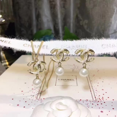 廠家直銷業內唯一與原版一摸一樣的原單貨！每一個細節媲美專櫃正品，業內僅此一家全世界專櫃自購正品打版，這樣才能把首飾打造得這麼用心完美。