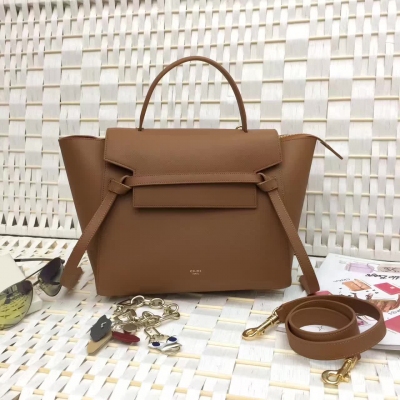 Celine Belt Bag 鯰魚包 紐約曼哈頓已經到處可見最新的Belt bag蓋面此款手袋有點Trapeze的感覺，上身效果特別好深受眾多明星厚愛，時尚又百搭尺寸：27cm belt