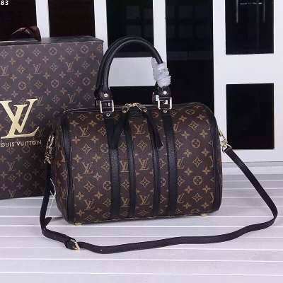 Louis Vuitton 王妃包當季精選迷人的款式每個知性女人的憧憬 每個花季少女的夢想 獨家定制原版黃皮配以精湛的做工性價比極高可手提，斜跨，任你妖姬擺放無論何種場合都能讓你成為焦點無論何種搭配都能讓你氣質十足這就是