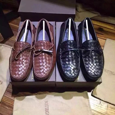 BOTTEGA VENETA男士官方同步發售正碼：38-44，黑色、咖啡，面料：進口水染牛皮，內裡：全透氣水染豬皮，鞋底：橡膠底防滑耐磨