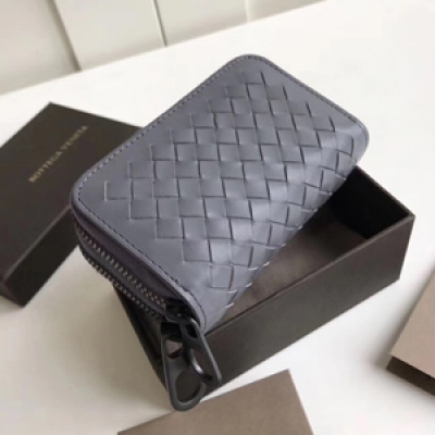 BV BOTTEGA VENETA 120746雙拉零錢鑰匙包 裡外全配胎牛皮 原廠特定胎牛皮 純手工編織 SIZE：12cm，胎牛皮鑰匙包，好品質推薦！雙拉鍊設計還可以放零錢