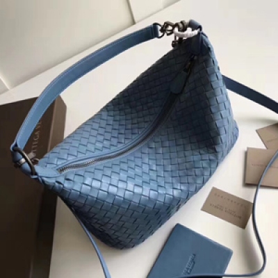 BV Bottega Veneta9843升級版 盛夏出行百搭包 新款三用女包，手提，單肩 斜挎統統ok 進口愛爾蘭羊皮 這皮質的質感跟光澤度你們自己感受下 內配豬皮裡 size：27*17*13cm