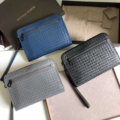 BV Bottega Veneta493190最新多功能性手包上市啦，裡外一致釆用胎牛訂制，隔層帶有摁扣存放ipad絕不馬虎一對一複製有蝴蝶標誌的五金拉鍊頭，非市場貨哦尺寸28x20 配原版定制盒子