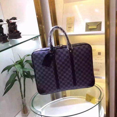 男士休閒手提公事包【louis vuitton-路易威登】氣質回歸，低調又不失品位，成功男士首選，原版皮材質，實物拍攝。尺寸：41X31X7