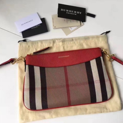 Burberry 新款House 格紋拼牛皮斜挎包 39753711。 經典搭配又輕又方便 還可以當手拿包，26*16.5cm