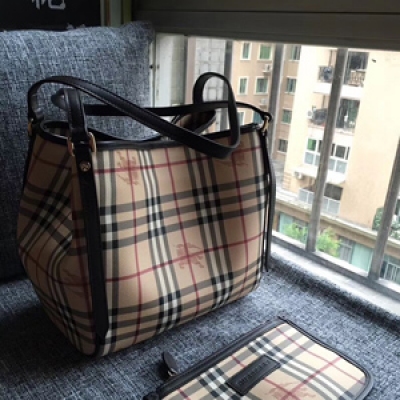 Burberry巴寶莉經典爆款8883馬仔 橫條內裡全對官網 ，尺寸26x27x15.5cm 【黑色，咖啡色，大紅色，酒紅色】