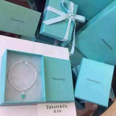 Tiffany風靡全球銀珠頂級手鏈！心型 保證市場最高品質！整條925銀製作！！！藍色桃心跟粉色桃心背面是tiffanylogo 還有925刻字！