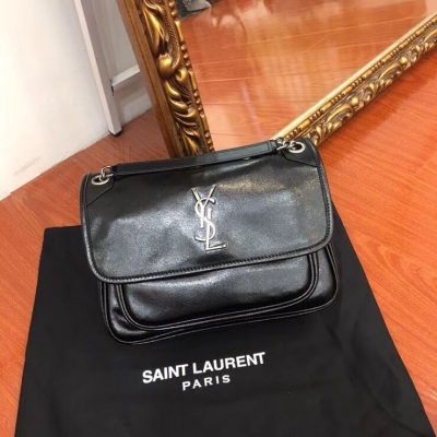 YSL聖羅蘭 Yves Saint laurent 最新同步款，超大容量，布紋皮，工序非常複雜，給你們不一樣的視覺效果！型號：8894 尺寸：28x21x10