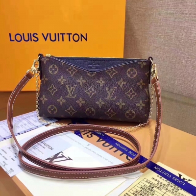 品質升級，全鋼五金，LV PALLAS CLUTH 手袋 M41639 Monogram帆布搭配柔軟粒面皮革的獨特設計創造出此款別具一格的多功能包袋，適宜日夜使用。可調節的金色包鏈，長短皆宜，還可斜挎！尺寸:23x13x