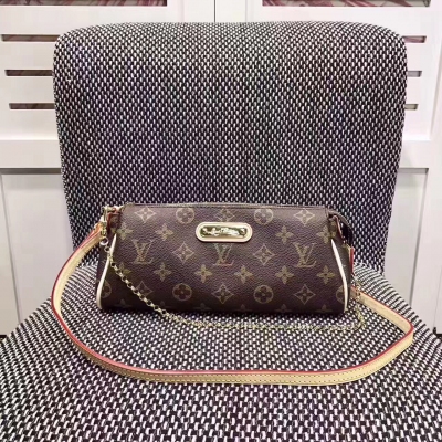 獨家實拍！LV EVA 手袋 N55214 以 Damier 帆布製成的Eva手袋為時尚女性提供了一系列可供選擇的衣櫥精品。它可作為手包拎提，也可肩背，是一款理想的晚裝包。若斜挎使用，則彰顯休閒氣息。尺寸:25x13x4