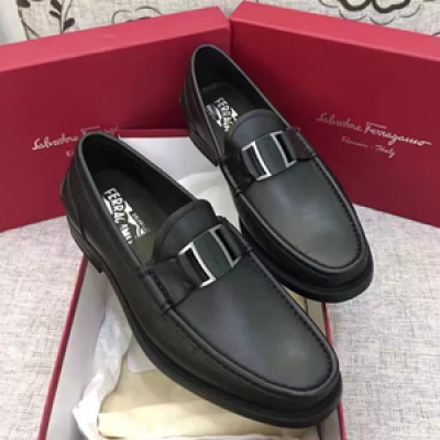 【Ferragamo  菲拉格幕】！全系正品品質1：1！全系裡外原版皮小牛皮！將時尚、摩登設計與精湛的手工技藝完美結合！代代相傳藝術品，超強創造力、激情和韌性是永恆不變的價值觀！讓每個時代場合都獨特的魅力氣息！！