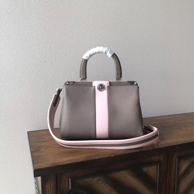 LV複刻版 路易威登 M54374 藍色 LOUIS VUITTON ASTRID 手袋風格優雅的單手柄Astrid 手袋，由精細的粒紋皮革裁制而成，配有一條柔滑的皮革肩帶。全皮拼色梅花扣女士隔層包拼色肩帶女包oo 規整