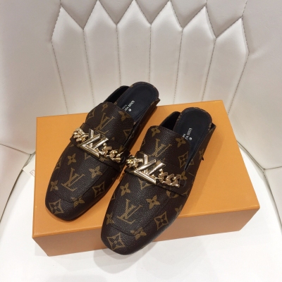 Louis Vuitton LV專櫃同步 每對花紋配對開料，無斷幫，路易惡日電專櫃包裝，私家開模LOG扣。面料：品牌專用老花面料+進口開邊珠牛皮。內裡進口羊皮 。義大利進口真皮大底 。碼數35-40。顏色：經典老花色，