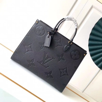 LV LOUIS VUITTON路易威登 M44921 M44925ONTHEGO 手袋壓花 工作、購物或週末出遊，拎起 Onthego 手袋即刻出發。超大號 Monogram 印花對比迷你 Monogram 飾邊，搭配