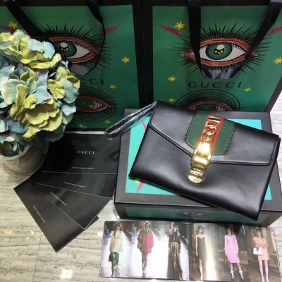 【GUCCI-古馳】十年打造專業GUCCI 市場頂級獨家控貨，專櫃品質 採用進口牛皮，原廠五金！精緻做工。 獨家實物拍照 品質如圖可見 。款號：477627尺寸：25*19*3.5