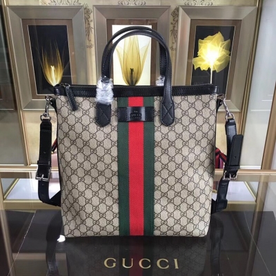 【Gucci 古馳】Gucci新款。市場頂級獨家控貨，專櫃品質 採用進口牛皮，原廠五金！精緻做工。 獨家實物拍照 品質如圖可見。型號: 368559尺寸：寬32*高44*側寬16