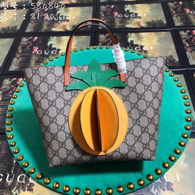 GUCCI古馳 十年打造專業GUCCI 市場頂級獨家控貨，專櫃品質 採用進口牛皮，原廠五金！精緻做工。 獨家實物拍照 品質如圖可見。款號：580840。尺寸：21*20*10。顏色：鳳梨。