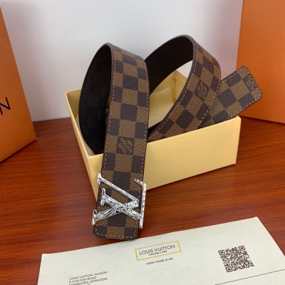 LOUIS VUITTON LV路易威登 皮帶 雙面腰帶以標誌性的暗色釕古銀Initiales搭扣搭配全新Monogram Eclipse帆布。展現細膩的品牌特質