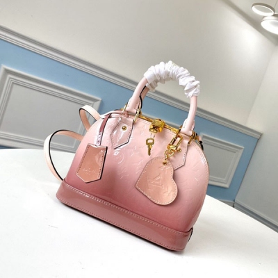 LOUIS VUITTON LV路易威登 頂級原單 M90331 M90332 芭蕾粉漸變 精緻細膩 女士漆皮貝殼包漸變色肩帶鑰匙扣吊牌壓花女包 ，無限延續的尊貴 ，永遠的奢華。尺寸：24×12×18cm，尺寸：32×15