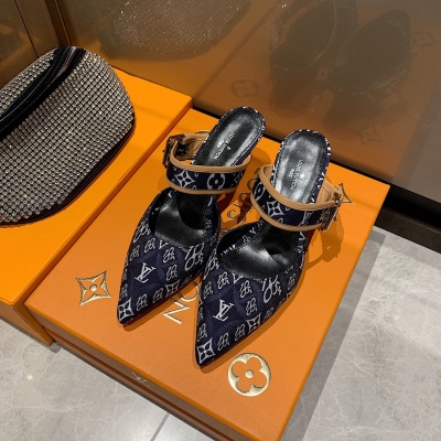 LOUIS VUITTON LV路易威登 2021夏日提花高跟拖鞋 今年牛仔風席捲而來，提花好看有質感，上腳顯瘦，舒適才是王道！超美品質，原版定制提花刺繡面料/牛皮，羊皮內裡，鞋底原版真皮大底，size: 35-39