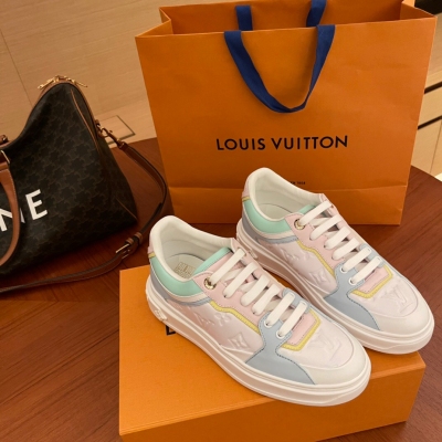 LOUIS VUITTON LV路易威登 2021ss新款厚底運動鞋 原版購入開發，馬卡龍配色超級青春、老花配色時尚減齡、超級耐看。可甜可鹹！閉眼入！夏天必入單品！鞋面頂級牛皮，質感細膩媲美正品！內裡墊腳原版一致牛皮，耐