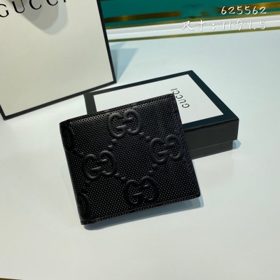 GUCCI古馳 晶片版 新款。市場頂級獨家控貨，專櫃品質 採用進口牛皮，原廠五金！精緻做工。獨家實物拍照品質如圖可見。款號: 625562。尺寸：寬11*高9*側寬1.5。顏色：黑壓皮