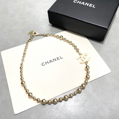 CHANEL香奈兒 新款光面圓珠項鍊 可謂相當優秀了！經典雙C和圓珠與光面五金的完美結合，圓珠大小不一設計柔美又和諧、時髦又經典，質感美好、簡潔百搭