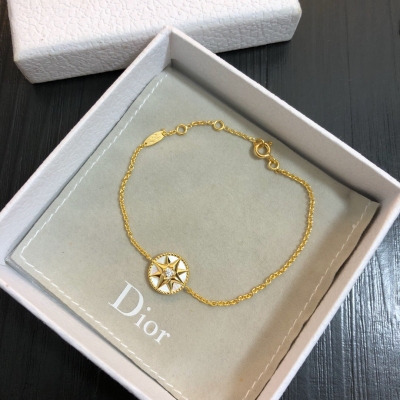 Dior迪奧手鍊 材搭配各種日常和約會造型，隨性又經典美美小仙女推薦自留