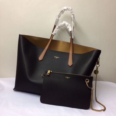 GIVENCHY紀梵希新款購物袋（size：35x27x15cm/小包22x14cm) 裡外全皮，側面配有金色金屬復古風格雙G搭扣，內側一個平貼口袋，小包可單獨使用