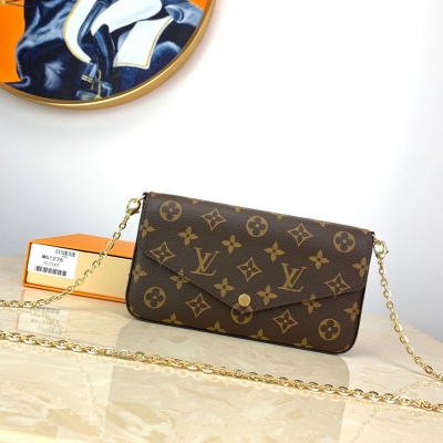 LV LOUIS VUITTON 路易威登 M61276 老花！ Felicie手袋優雅華貴，內含兩個可脫卸口袋，是攜帶整理您的日常用品的時尚之選。它不僅僅是款錢夾，除去金色鏈條後，它還可以用作迷人的手包或小型手袋。21.