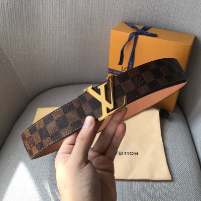 LOUIS VUITTON LV路易威登 皮帶 進囗磨砂底腰帶，寬40毫米，搭配亮白扣，商務服裝造型的完美搭配。永恆經典