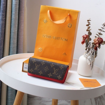 Louis Vuitton LV 路易威登 EMILIE 眼鏡盒M00289 設計時尚，色彩斑斕，此款由Monogram帆布與VVN皮革製作而成的Emilie眼鏡盒能夠保護貴重的太陽眼鏡免遭刮擦。拉鍊頭上的LV圓環裝飾增添