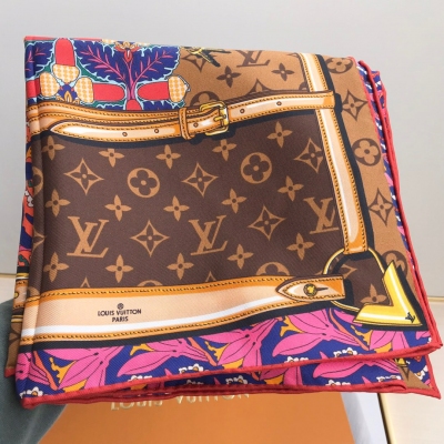 LV LOUIS VUITTON 路易威登絲巾 各大專櫃在售 頂級斜紋真絲方巾 90x90cm 放大細節 展現出來的工藝 看得見的品質 均勻的圖案佈局讓人深深地感受到頂級品牌的品味 靈動的LV花紋充分延伸 色澤純正豔麗