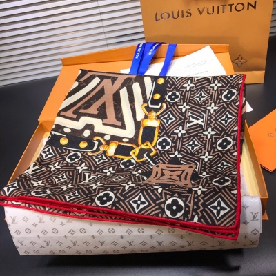 LOUIS VUITTON LV路易威登方巾 山本寬齋限量款 各專櫃已經是超級主打系列了，達摩圖超好看LV圍巾不管從材料還是從款式形式都非常的多，既能保暖，又能搭配出時尚優雅的氣質。此款為專櫃系列最新款 他的設計，精緻的