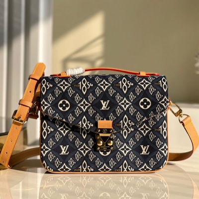 LOUIS VUITTON LV路易威登 免稅晶片版M57395藍色 牛仔布包！郵差包40780Pochette Métis 手袋於 2021 冬季擁抱 Since 1854 提花織物，借由代表品牌創立之年的 1854 數