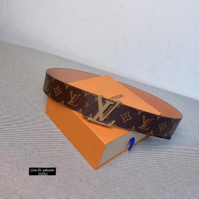 LOUIS VUITTON LV 路易威登皮帶 雙面腰帶融合 Monogram Eclipse 圖案和全新 Monogram Eclipse Reverse 圖案，以摩登視角烘托經典 LV 字母搭扣的耀目光澤，為品牌摯愛