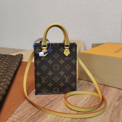 LOUIS VUITTON LV路易威登 MX版本 - M69442 2021早秋女款超級mini的琴譜包 肩帶不能調節長短 但可以拆卸，PETIT SAC PLAT 迷你小托特 tote 迷你包，能放下手機 口紅 鑰匙