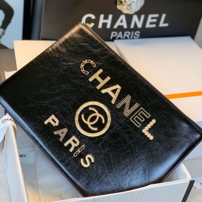 CHANEL香奈兒 原廠現貨2020年最新進口牛油臘皮手包上市了，最新logo純手工打造結合，簡約又大方，容量大可以放lpad，32CM